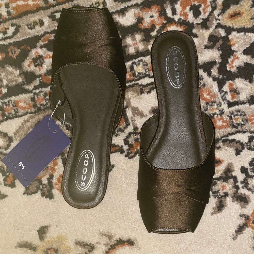 Scoop satin,peektoe,Slides/Flats.
